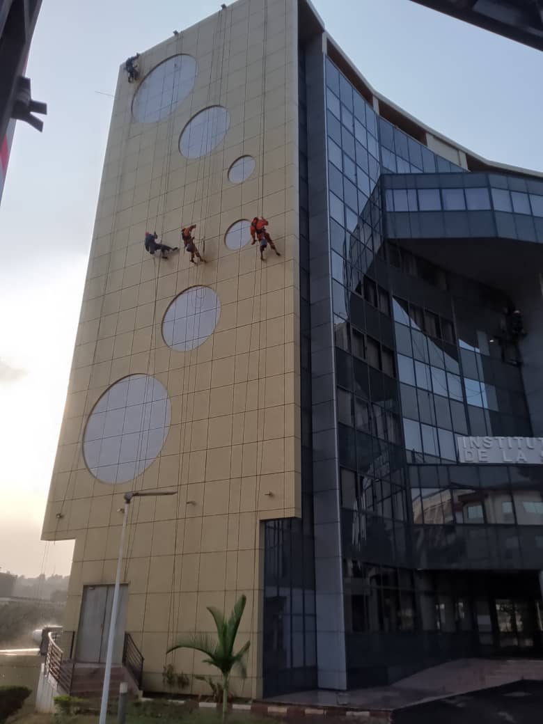 Lessivage du batiment de la statistique Yaoundé