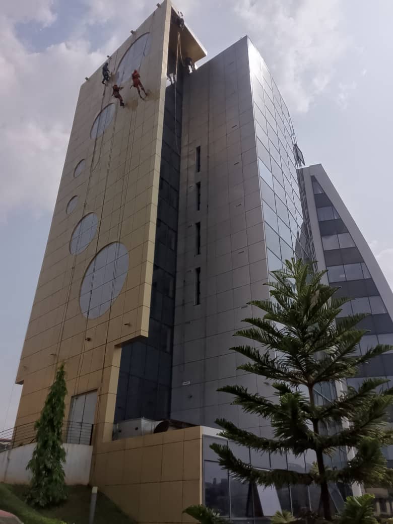 Lessivage du batiment de la statistique Yaoundé