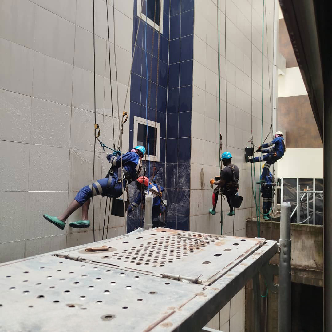 Lessivage-systématique-des-façades-de-la-direction-Wester-Union-1