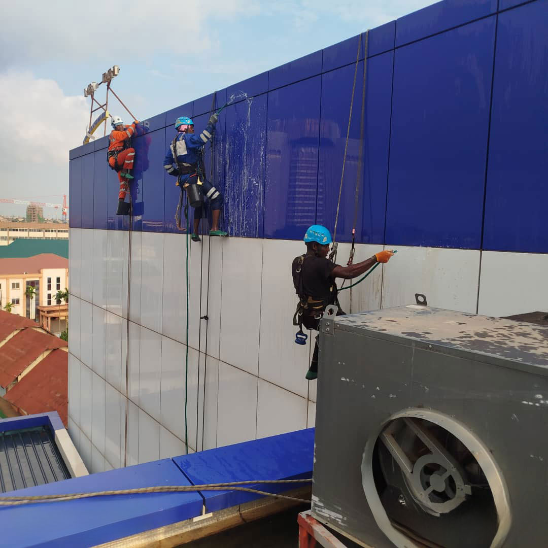 Lessivage-systématique-des-façades-de-la-direction-Wester-Union-2