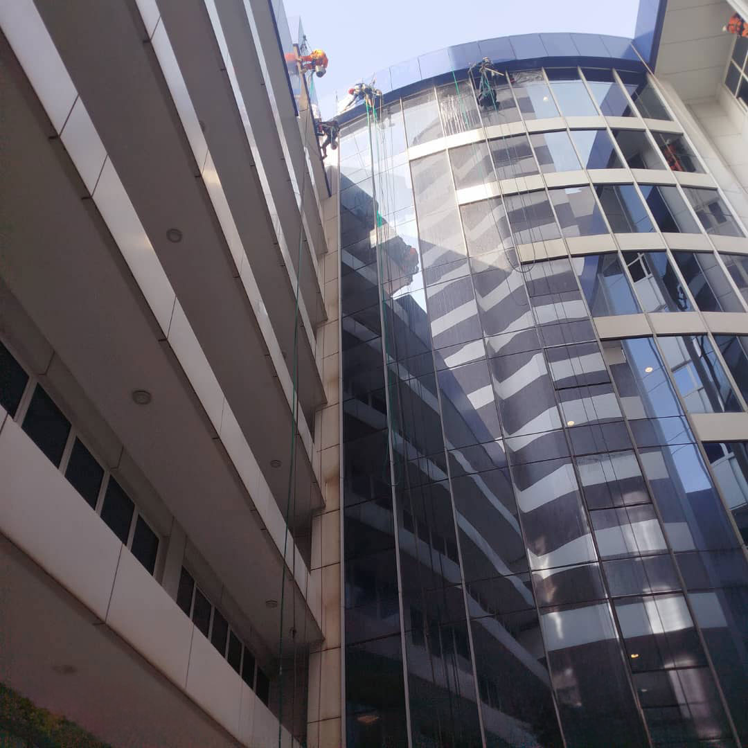 Lessivage systématique façades direction Western Union