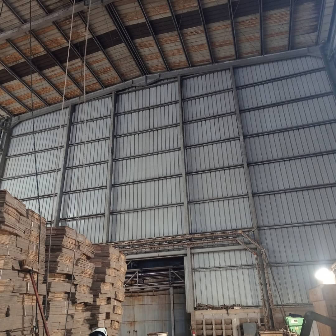 Nettoyage-humide-des-bardages-internes-de-la-savonnerie-IBI​-180