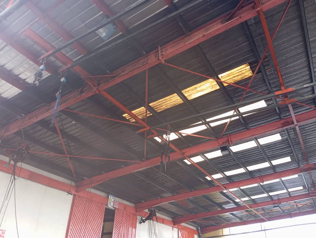 Nettoyage humide des bardages ,lessivage haute pression de la structure métallique , de la toiture des magasin de stockage et nettoyage humide des silo et sécheur pour Telcar cacao, et azur s.a 7 42