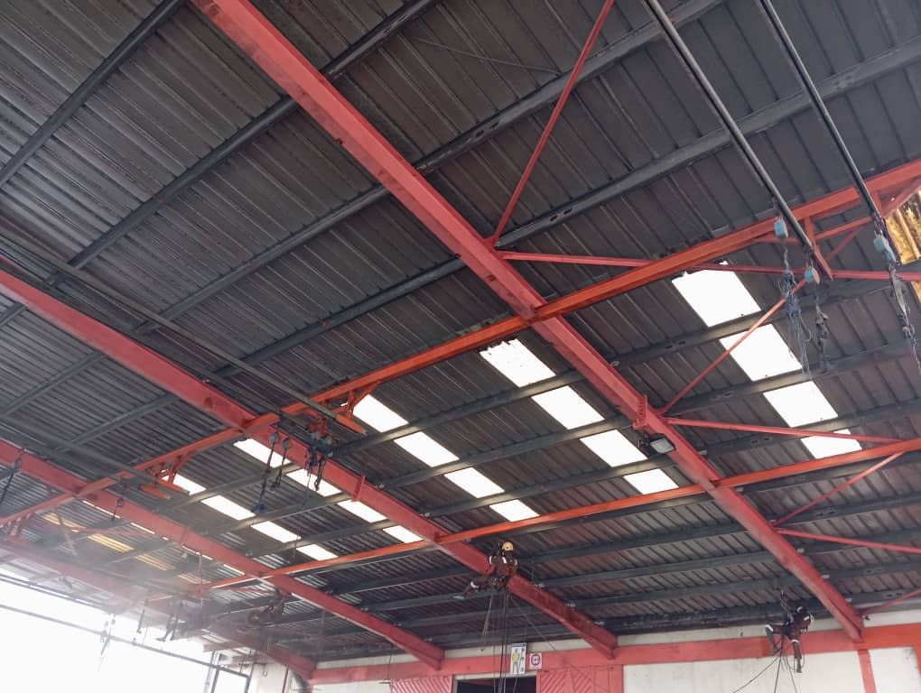 Nettoyage humide des bardages ,lessivage haute pression de la structure métallique , de la toiture des magasin de stockage et nettoyage humide des silo et sécheur pour Telcar cacao, et azur s.a 7 52