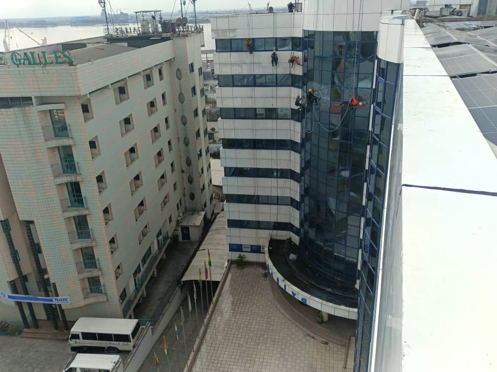 lessivage systhematique des façades de Activa Assurance