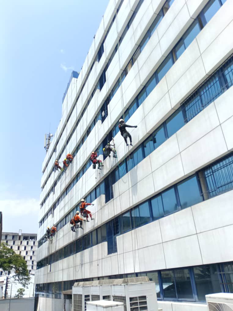 lessivage-systhematique-des-façades-de-Activa-Assurance-B