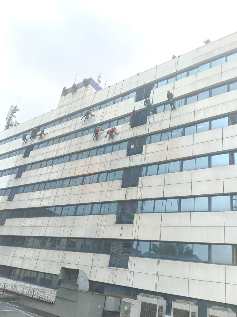 lessivage-systhematique-des-façades-de-Activa-Assurance-C