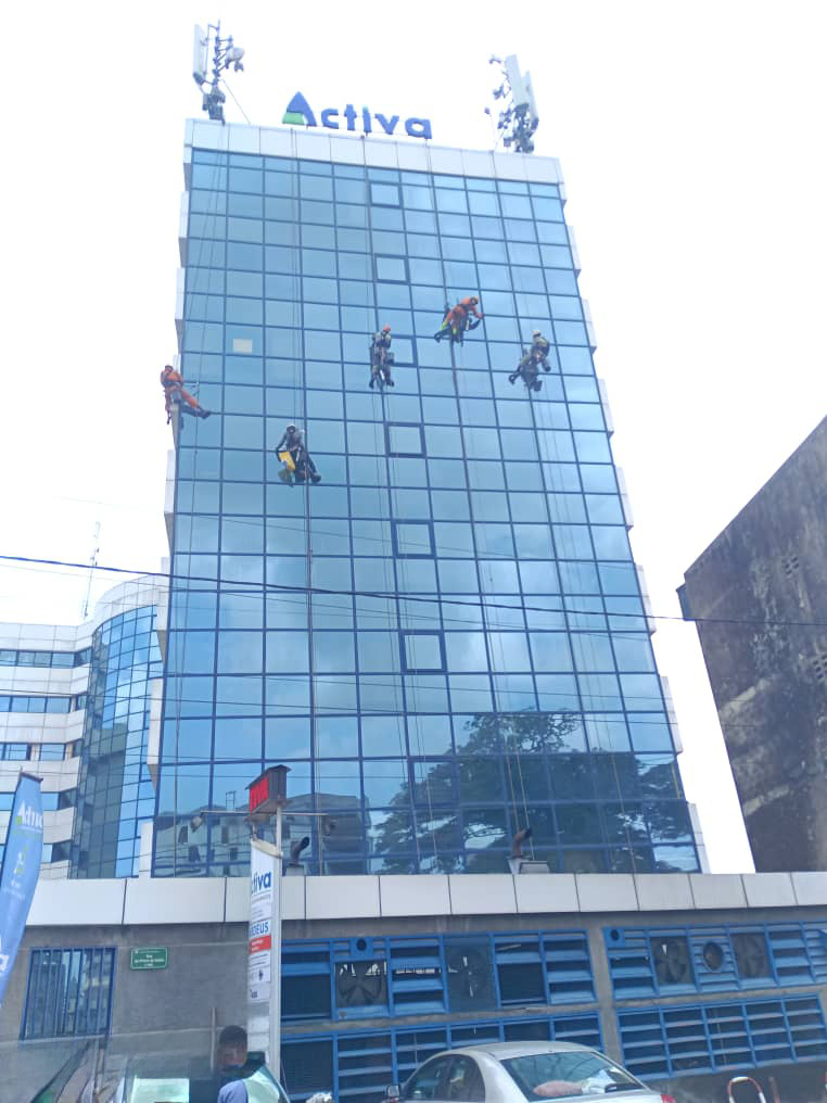 lessivage-systhematique-des-façades-de-Activa-Assurance-F