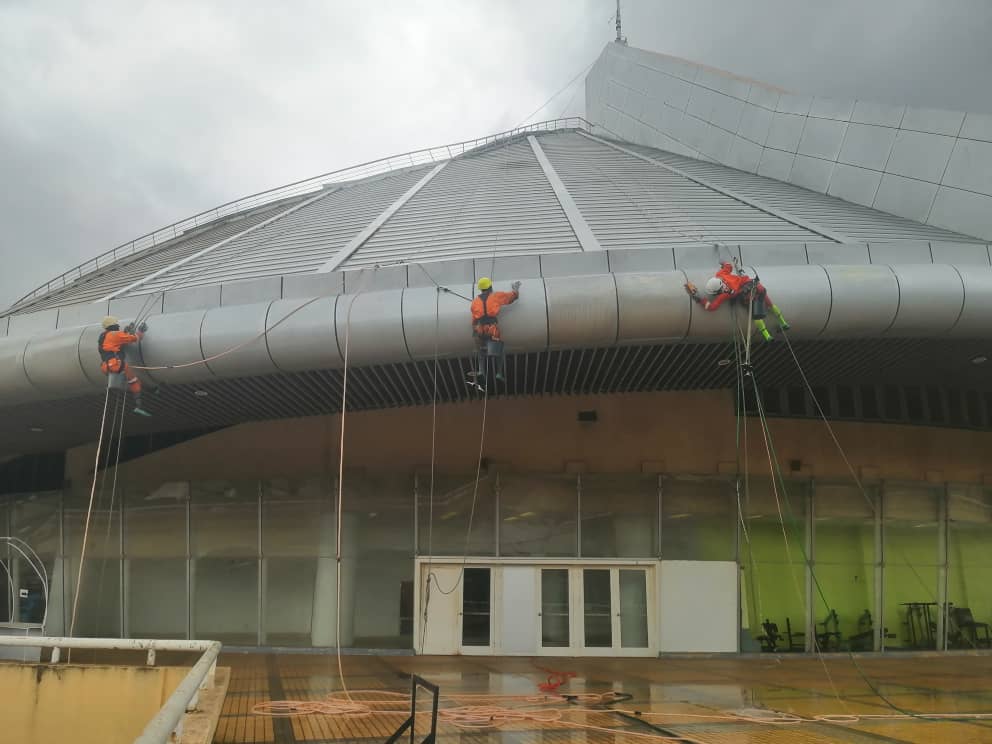 lessivage systhematique du palais de sport yaounde