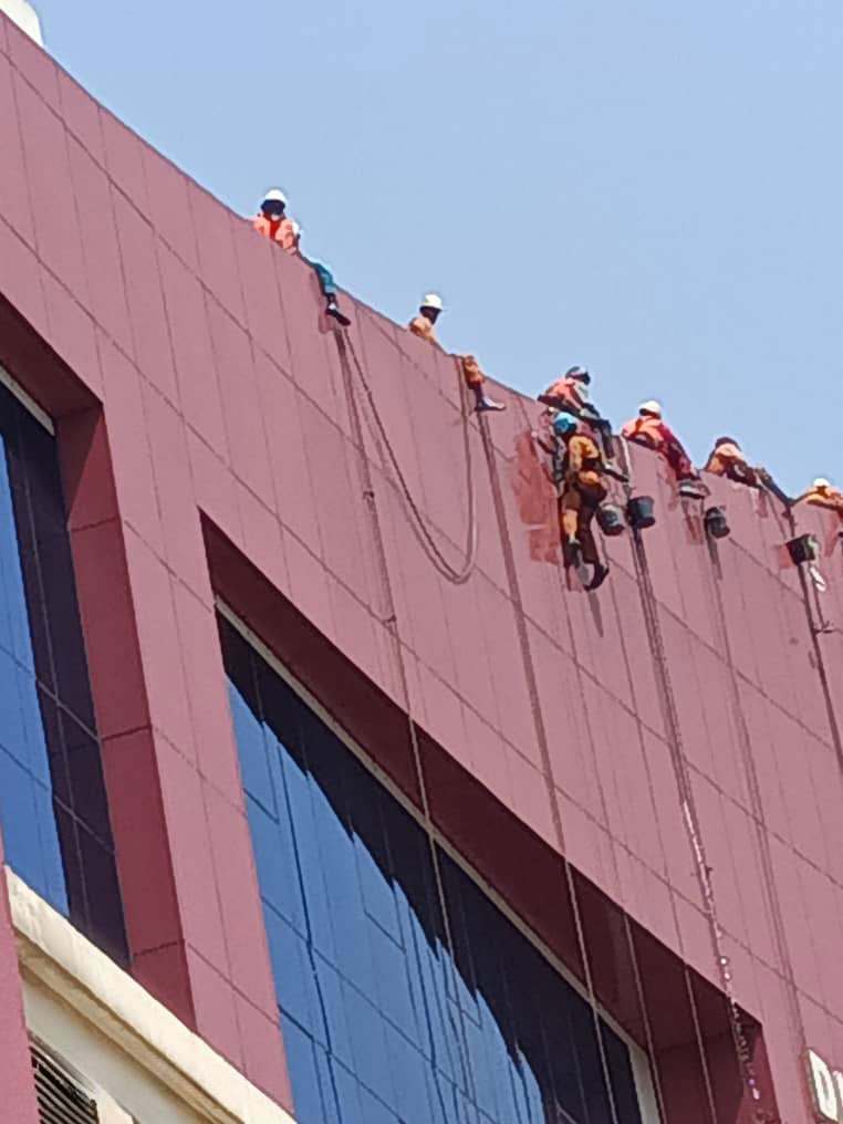 traveaux-en-hauteur-ravalement-de-façade--a-la-DGI-Yaounde-1