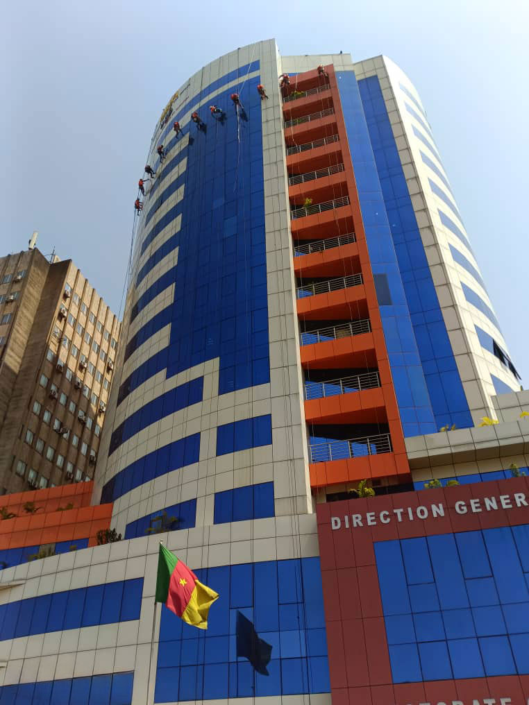 traveaux-en-hauteur-ravalement-de-façade--a-la-DGI-Yaounde-C