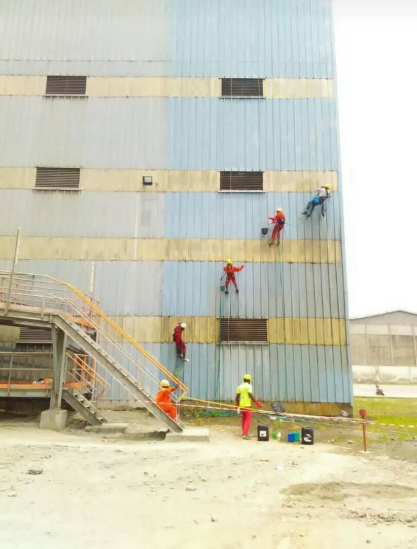 Nettoyage des bardages dans les cimenteries