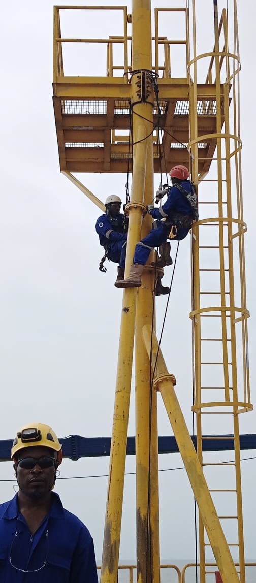Magnestoscopie sur les oreilles de levage sur une potence sur le Rig Dagda au Gabon Ressurage sur Dagba Gabon Cameroun 11