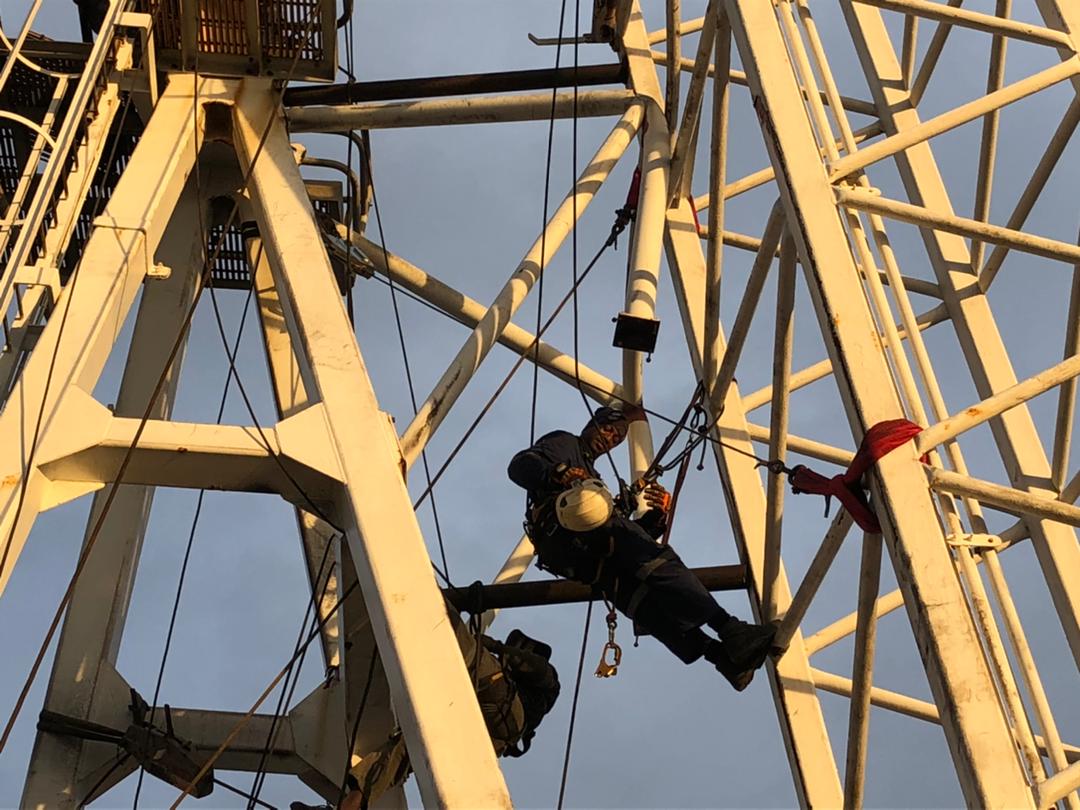 Magnestoscopie sur les oreilles de levage sur une potence sur le Rig Dagda au Gabon Ressurage sur Dagba Gabon Cameroun 5