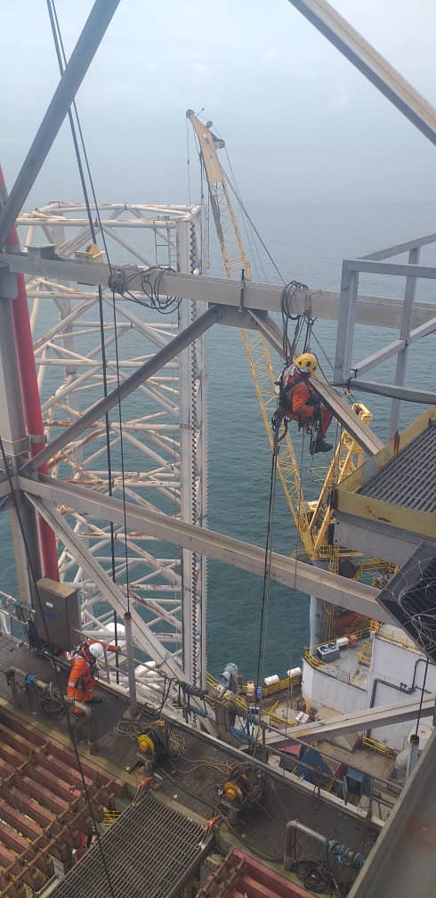 Magnestoscopie sur les oreilles de levage sur une potence sur le Rig Dagda au Gabon Ressurage sur Dagba Gabon Cameroun 9